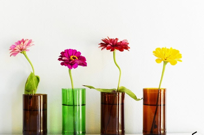 Vase zum Selbermachen aus einer Glasflasche