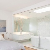 transparente Trennwand zwischen Schlafzimmer und Bad