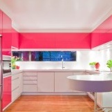 Warna merah jambu di bahagian dalam dapur