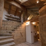 Holztreppe ohne Geländer