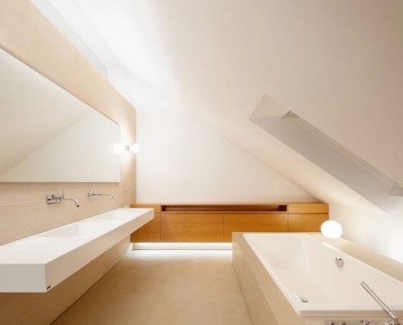 Badezimmer unter dem Dach