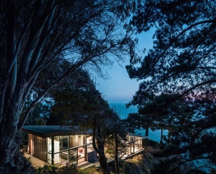 Rumah dengan pemandangan laut