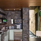 Dekorieren Sie die Wände der Küche mit Stein