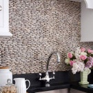 Dekorasi dapur dengan batu buatan