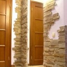Dekoration von Türen mit Stein