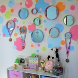 Viele Spiegel im Kinderzimmer