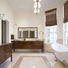 Das Design des Badezimmers auf dem Foto