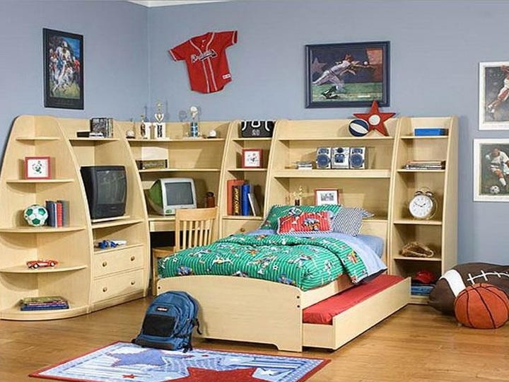 Möbel für ein Kinderzimmer für ein Jungenfoto