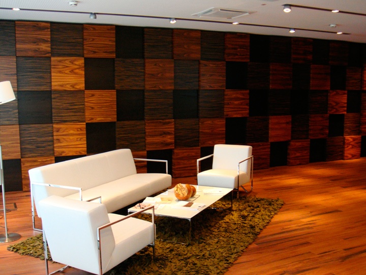 Panel dinding kayu di dalam gambar dalaman