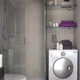 Eine Waschmaschine, in der man in Chruschtschow ein Badezimmer aufstellen kann