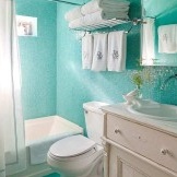 Schönes blaues Badezimmer in Chruschtschow