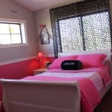Katil merah jambu untuk seorang gadis