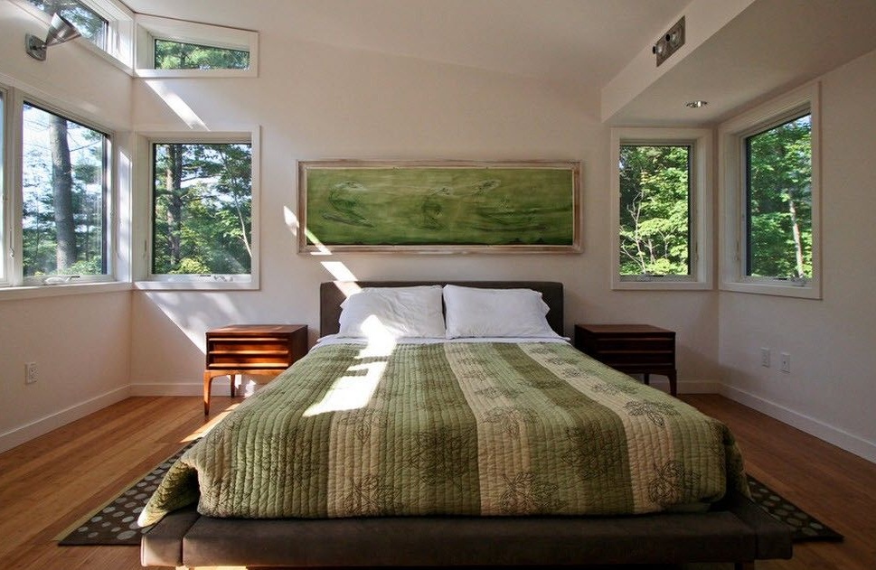 Bilik tidur yang elegan dengan nada hijau yang tenang