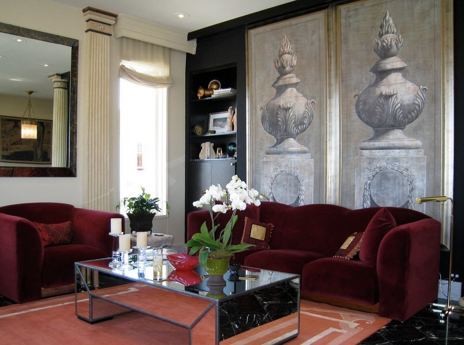 Perabot yang dilengkapi dengan upholsteri balut adalah tipikal gaya Baroque.