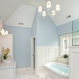 Badezimmer in himmelblau