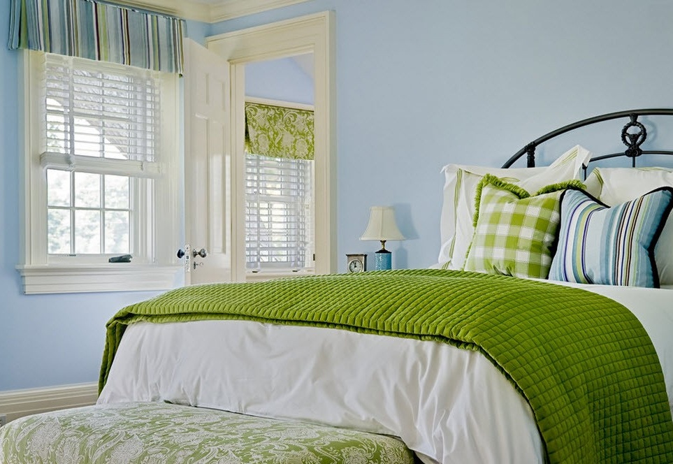 Grüne und himmelblaue Farben für das Schlafzimmer