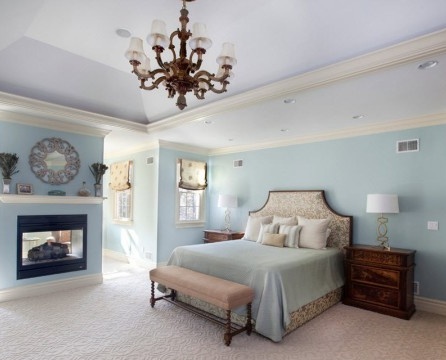 Klassisches Schlafzimmer in Blautönen
