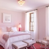 Bilik tidur merah jambu dan putih