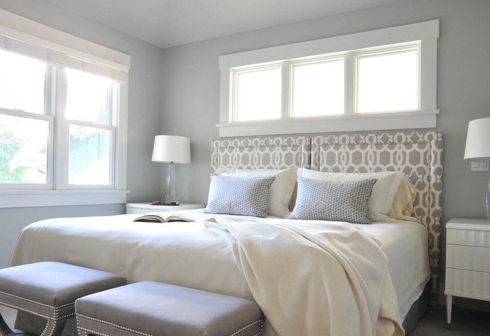 Graues und weißes Schlafzimmer von einer süßen Palette