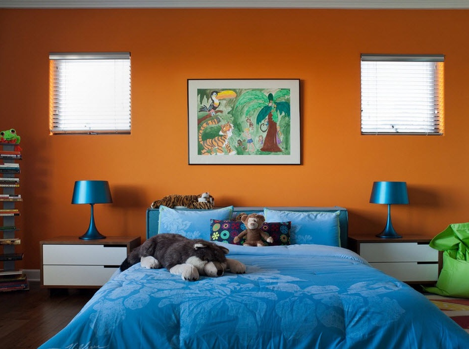 Blau-orangefarbenes Interieur