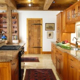 Stil und Komfort einer Holzküche