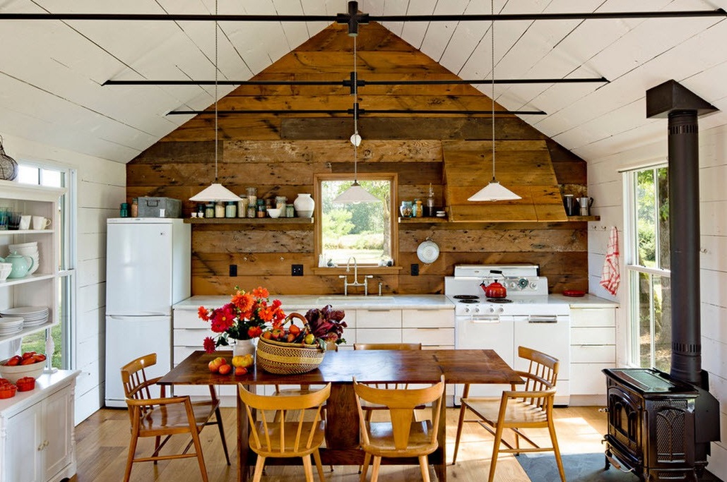 Landhausstil in einer rustikalen Küche - eine Fülle von Holzdekor
