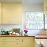 Gelber Kücheninnenraum - Sonnenstrahl in der Wohnung