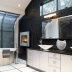 Stilvolle und zeitlose Kombination aus Schwarz und Weiß im Innenraum des Badezimmers