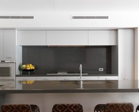 Der Schwerpunkt bei der Gestaltung moderner Küchen liegt auf Möbeln