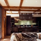 Interior dapur mewah dengan sofa