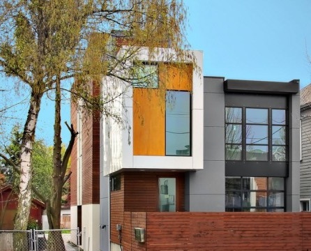 Gestaltung der Fassade des Hauses in modernem Stil