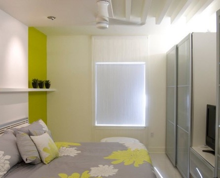 Das Design des modernen Schlafzimmers folgt den Prinzipien des Minimalismus