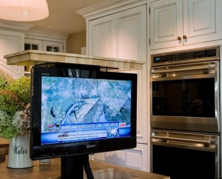Faltbarer Fernseher in der Küche