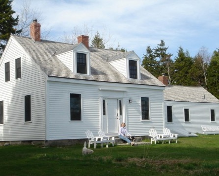 Fasad putih rumah