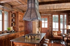 Holz im Inneren der Küche