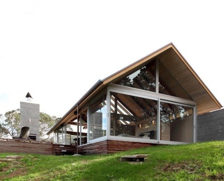 Rumah dengan teres kayu