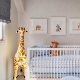 Kinderbett für das Zimmer eines Neugeborenen