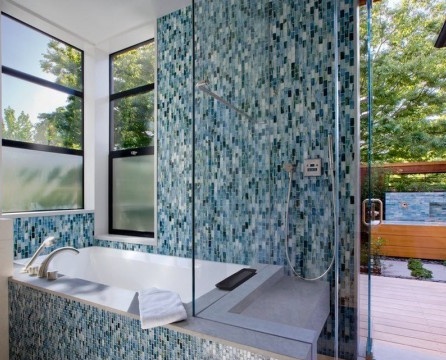 Mosaik zur Veredelung von Badoberflächen