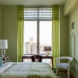 Palet bilik tidur kecil yang berwarna hijau muda