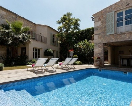 Spanische Villa mit Pool
