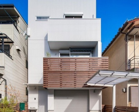 Bahagian luar dan dalaman sebuah rumah persendirian Jepun