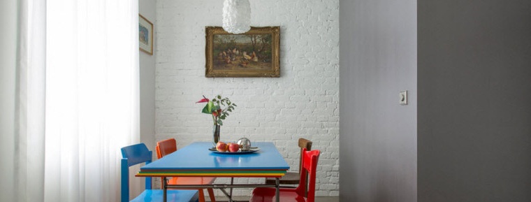 Interior pangsapuri Jerman dengan aksen yang terang