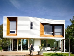 Projek reka bentuk rumah dua tingkat dengan warna putih