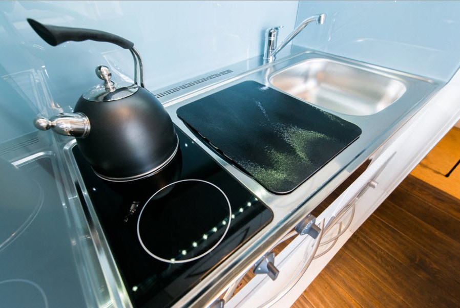 Peralatan rumah tangga, worktops dan sistem penyimpanan dapur