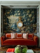 Verwendung von Wandteppichen zur Dekoration eines modernen Raumes