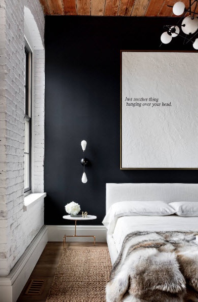 Schwarze Wand im Schlafzimmer