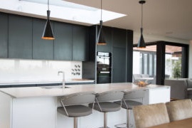 Moderner Stil für die Dekoration der Küche eines Privathauses