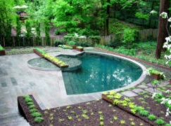 Pool in einem modernen Sommerhaus