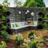 Estetik perabot taman daripada bahan-bahan yang diperbaiki