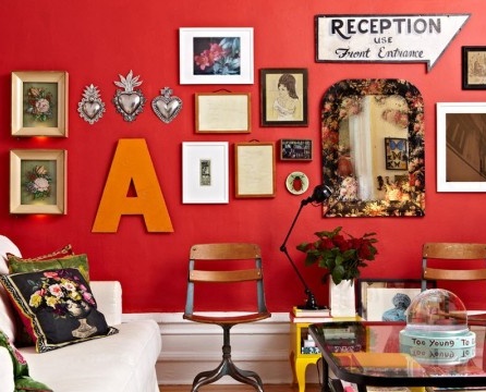 Rote Wand im Wohnzimmer